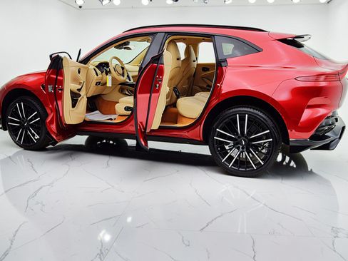 Used 2023 Aston Martin DBX 707 AWD/4WD image 5