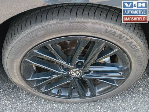Used 2025 Toyota Camry SE FWD image 2