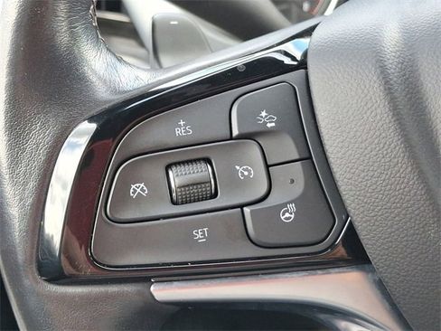 Used 2023 Buick Enclave Essence image 28