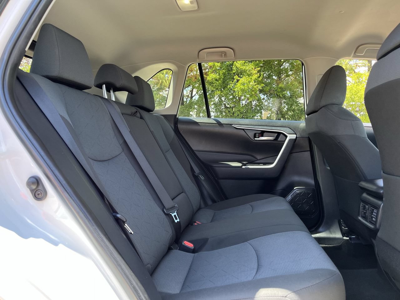 Used 2025 Toyota RAV4 XLE FWD image 27