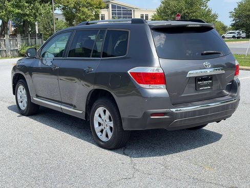 Used 2011 Toyota Highlander 4WD w/ Tow Pkg image 5