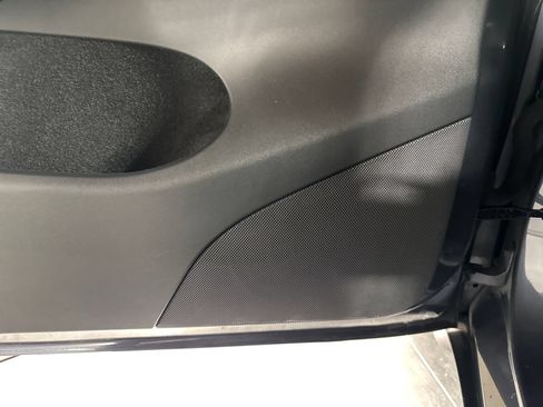 Used 2022 Tesla Model Y Long Range AWD/4WD image 19