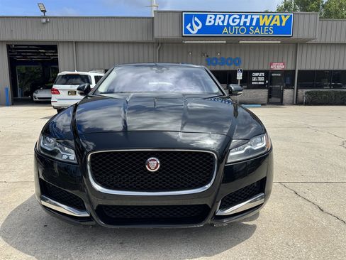 Used 2017 Jaguar XF Premium RWD image 3