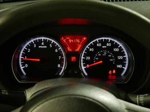 Used 2013 Nissan Versa SV image 21