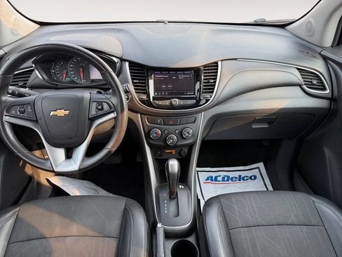 Used 2020 Chevrolet Trax LT w/ LT Convenience Package AWD/4WD image 10