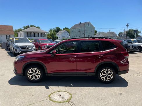 Used 2022 Subaru Forester Premium AWD/4WD image 9