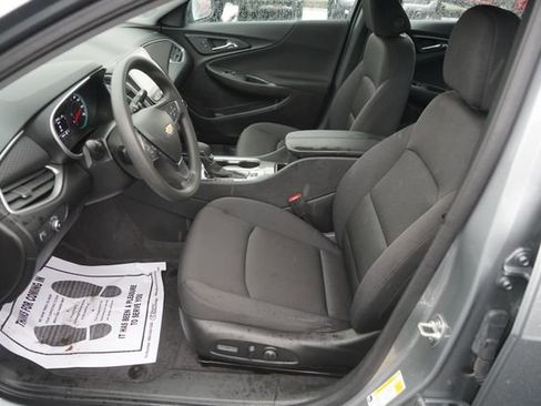 Used 2025 Chevrolet Malibu LT FWD image 9