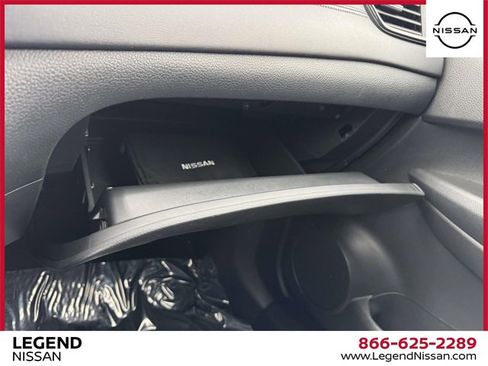 Used 2018 Nissan Rogue SL w/ Premium Package image 33