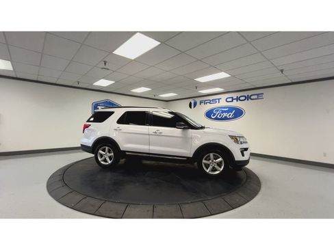 Used 2019 Ford Explorer XLT w/ Equipment Group 201A image 3