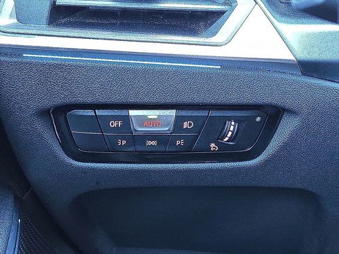 Used 2024 BMW 330i Sedan w/ Convenience Package image 25