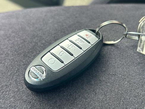 Used 2013 Nissan Altima 3.5 SV image 32