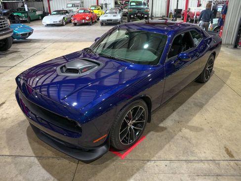 Used 2017 Dodge Challenger R/T Scat Pack RWD image 15