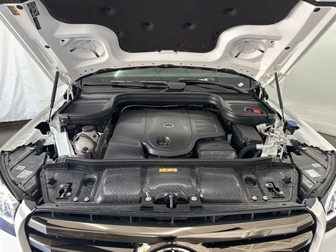 Used 2026 Mercedes-Benz GLS 450 4MATIC image 33