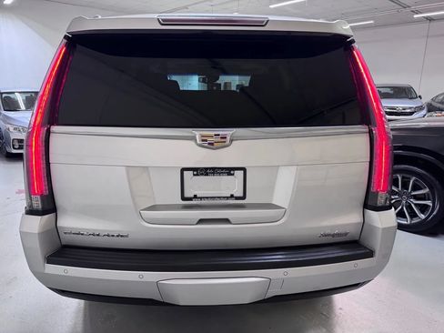 Used 2016 Cadillac Escalade Premium AWD/4WD image 4