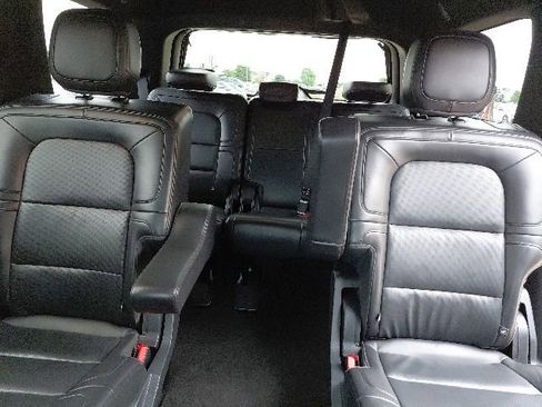 Used 2024 Lincoln Navigator Premiere AWD/4WD image 32