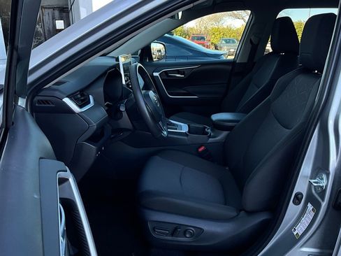Used 2025 Toyota RAV4 XLE image 10