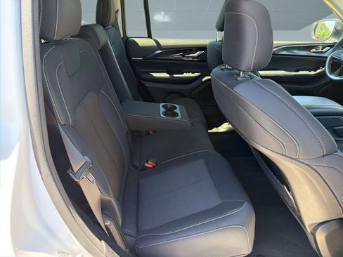Used 2023 Jeep Grand Cherokee Laredo w/ Luxury Tech Group I AWD/4WD image 29