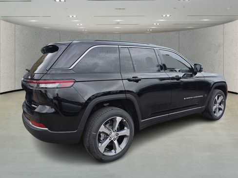 New 2026 Jeep Grand Cherokee Limited RWD image 4