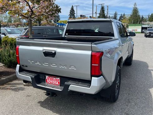 Used 2024 Toyota Tacoma TRD Sport AWD/4WD image 7