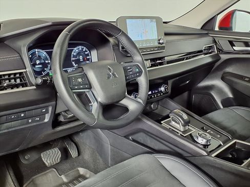 Used 2024 Mitsubishi Outlander SE image 16