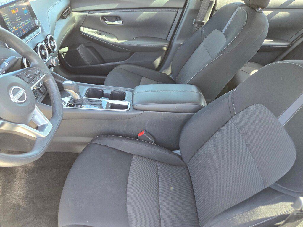 Used 2024 Nissan Sentra SV FWD image 11