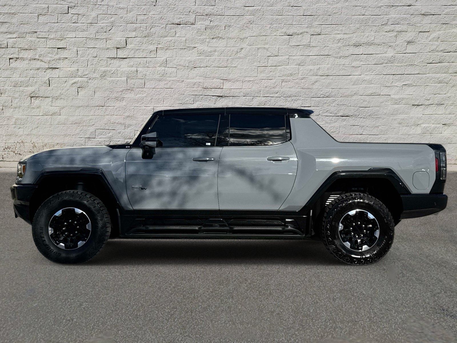 Used 2024 GMC Hummer EV 2X w/ Extreme Off-Road Package AWD/4WD image 2