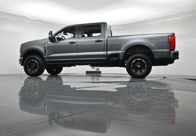 Used 2025 Ford F350 XLT w/ Tremor Off-Road Package AWD/4WD image 39