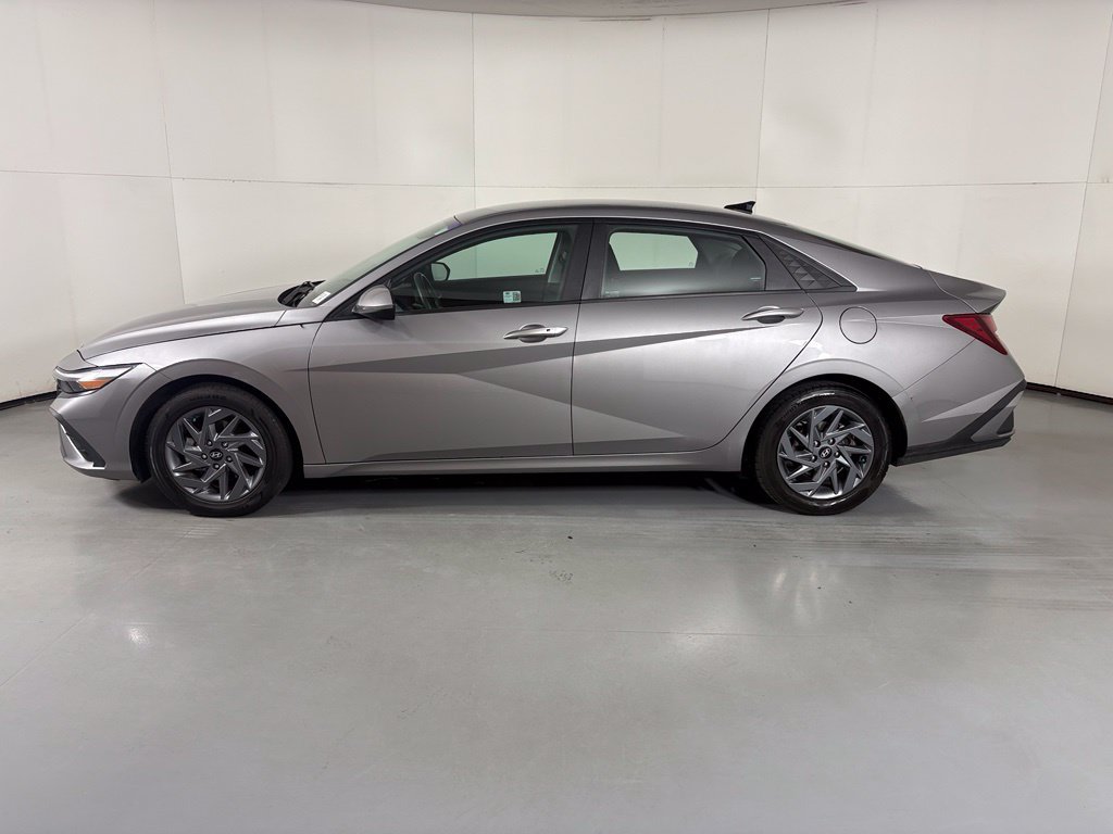 Used 2024 Hyundai Elantra SEL FWD image 6
