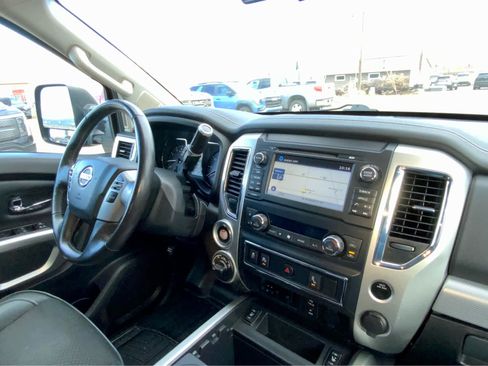 Used 2018 Nissan Titan PRO-4X image 44