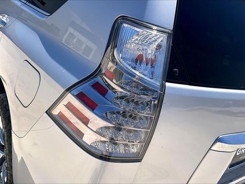 Used 2015 Lexus GX 460 w/ Premium Package AWD/4WD image 27