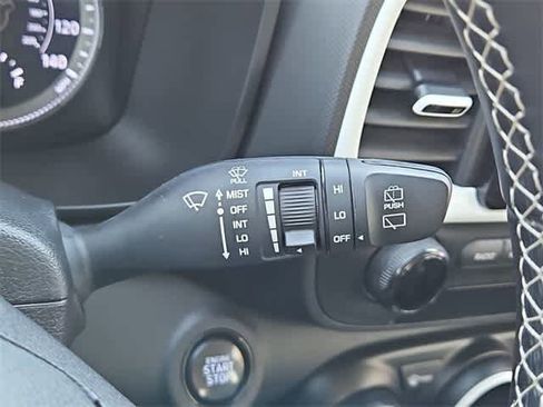 Used 2022 Hyundai Venue Limited image 24