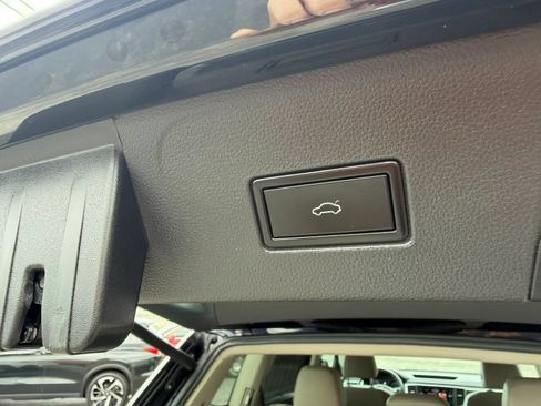 Used 2019 Volkswagen Atlas SE FWD image 16