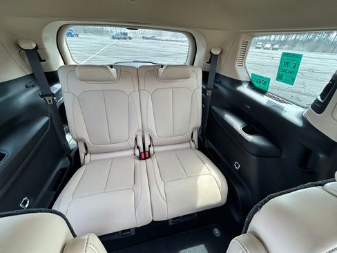 Used 2021 Jeep Grand Cherokee L Limited w/ Luxury Tech Group II image 19