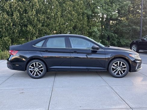 New 2025 Volkswagen Jetta SE image 5