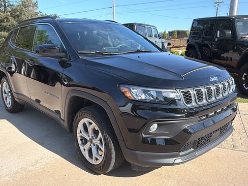Used 2025 Jeep Compass Latitude image 5