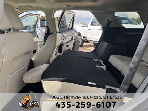 Used 2018 Ford Explorer Platinum image 44