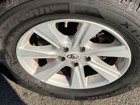 Used 2012 Toyota Highlander SE w/ Tow Pkg image 12