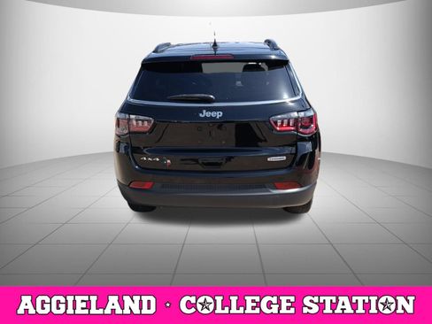 Used 2024 Jeep Compass Latitude AWD/4WD image 3