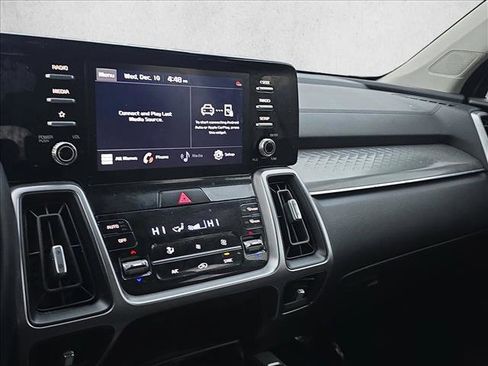 Used 2021 Kia Sorento S image 11