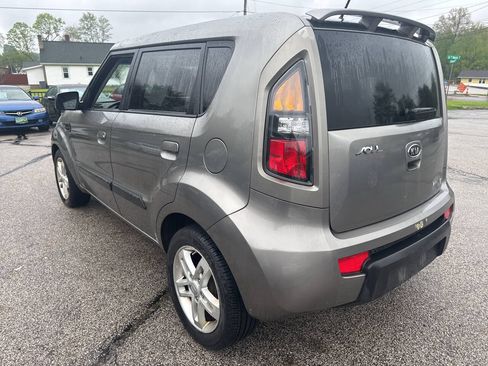 Used 2010 Kia Soul + FWD image 5