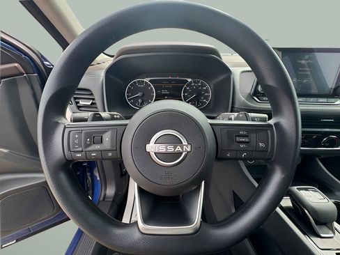 Used 2023 Nissan Rogue S AWD/4WD image 15