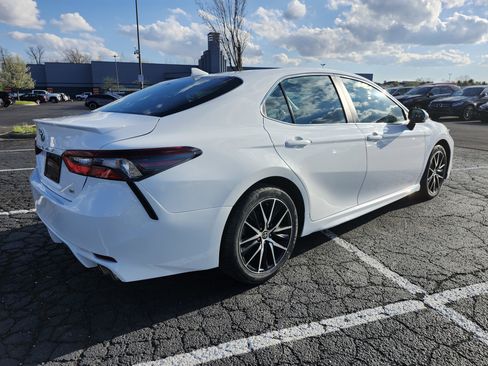 Used 2022 Toyota Camry SE image 15