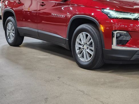 Used 2023 Chevrolet Traverse LT FWD image 16