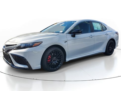 Certified 2024 Toyota Camry SE image 3