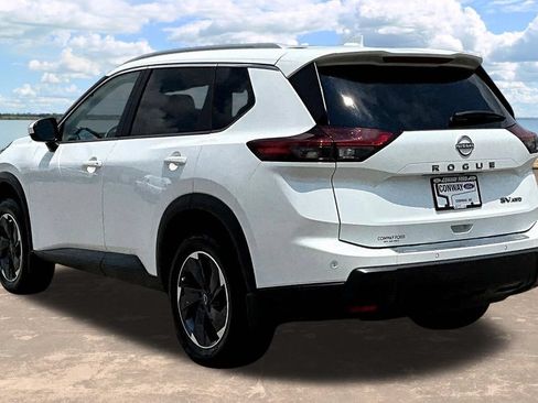Used 2024 Nissan Rogue SV w/ SV Premium Package AWD/4WD image 5