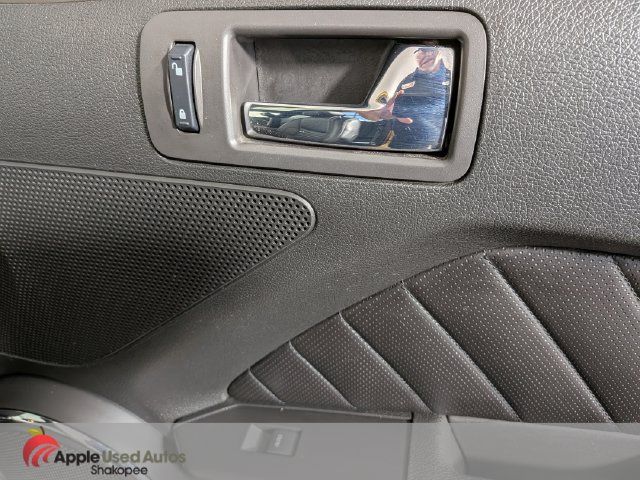 Used 2010 Ford Mustang Coupe RWD image 31