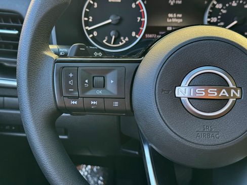 Used 2023 Nissan Rogue SV FWD image 17