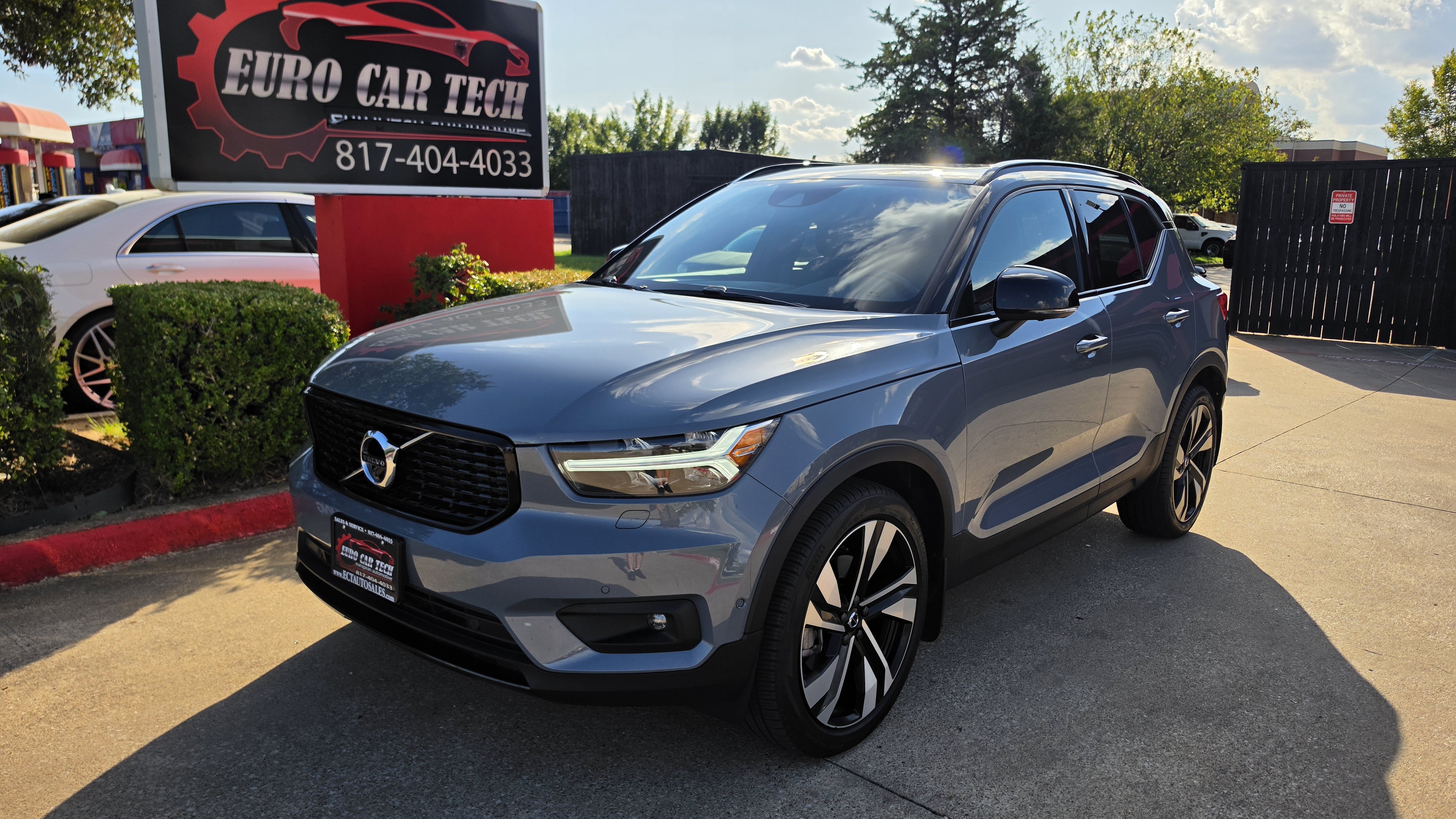 Used 2021 Volvo XC40 T5 R-Design w/ Advanced Package AWD/4WD image 1