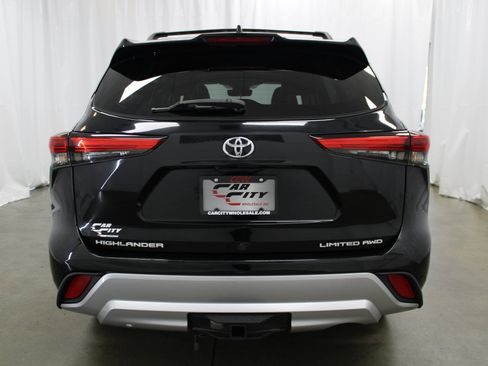 Used 2022 Toyota Highlander Limited image 7