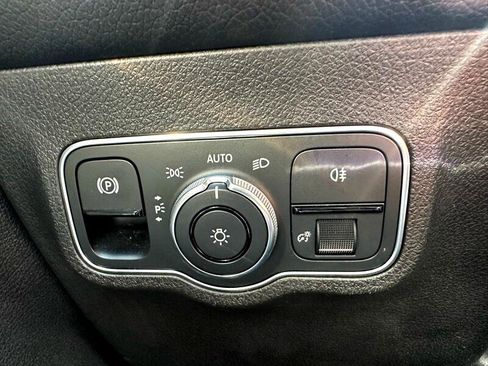 Used 2021 Mercedes-Benz GLB 250 image 12